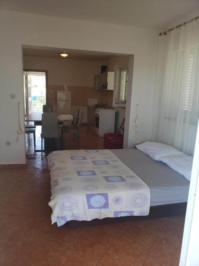 Apartmani Ciklic Dobropoljana Exteriör bild